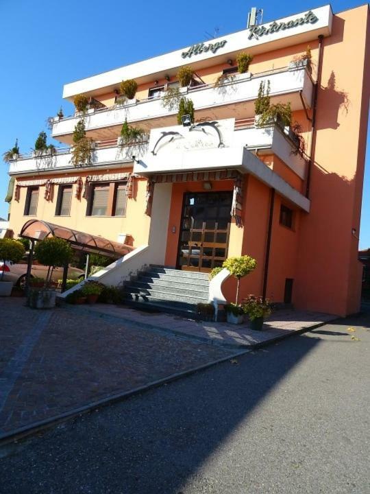 Albergo Ristorante Il Delfino Novara Exterior foto